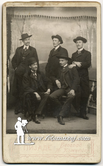 Petorica muškaraca u građanskim odelima (autor Samuilo Pijade)