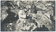 Krpljenje iscepane uniforme