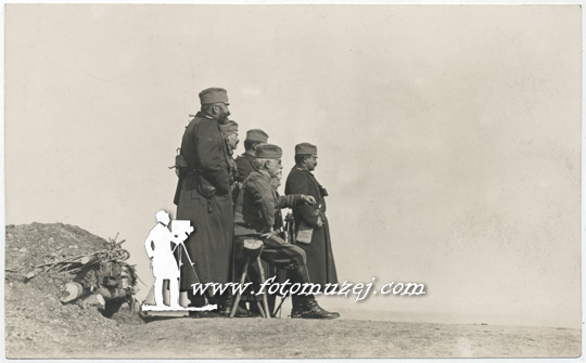 General Rašić sa saradnicima  posmatra borbu na Srpsko-Bugarskoj granici (autor Samson Černov)