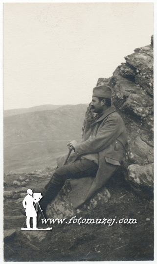 Odmor na položaju (autor Dragomir Glišić)
