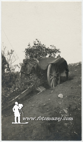 Maskirani top na položaju (autor Dragomir Glišić)