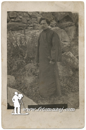 Ljubomir Momčilović kao pukovski sveštenik u selu Budimirci 1916. godine (autor Nepoznati Autor)