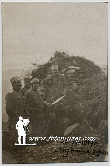sa Francuskim majorom Karbonijem na položaju I Vardarske brigade, 1917.g. (autor V. Vuković)