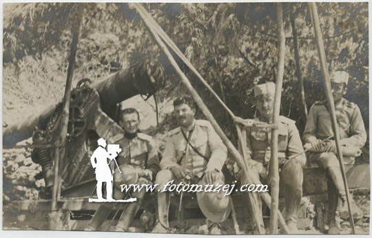 Major Dragutin Vojinović u bateriji Fiu 02, 1917.g. (autor V. Vuković)
