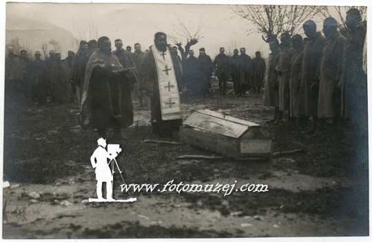 Pogreb artiljeriskog potporučnika Pešića, 1918.godine  (autor V. Vuković)