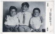 Kralj Petar II i prinčevi Tomislav i Andrej kao deca