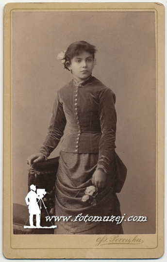 Devojka sa kitom cveća (autor Franc Regecki)