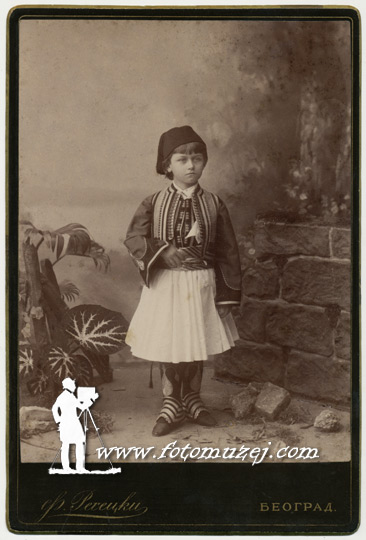 Dečak u narodnoj nošnji (autor Franc Regecki)