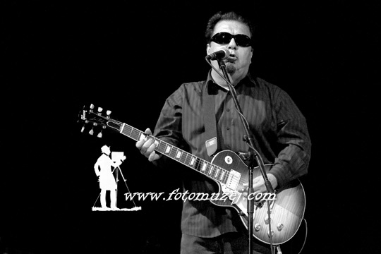 Cesar Rosas (Los Lobos) (autor Zoran  Trtica)
