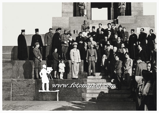 Poseta Josipa Broza Tita grobu Neznanog junaka na Avali 13.05.1945. 10 (autor Nepoznati )