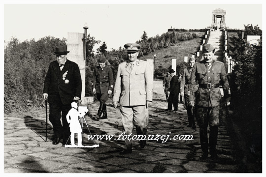 Poseta Josipa Broza Tita grobu Neznanog junaka na Avali 13.05.1945. 13 (autor Nepoznati )