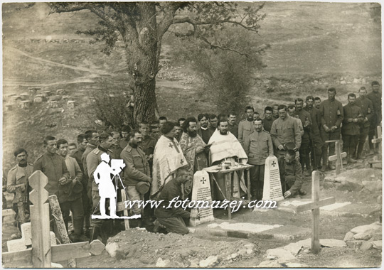 Parastos i osvećenje spomenika na Budimitačkom groblju, 1917. godine (autor Milan Vukašinović)