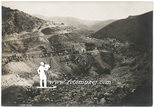 Prosecanje novog puta kod mosta na Beloj vodi, južno od sela Gruništa 1917. godine (autor Milan Vukašinović)