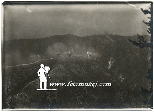 Bombardovanje neprijateljskih položaja na Sokolu, 1918. godina (autor Milan Vukašinović)